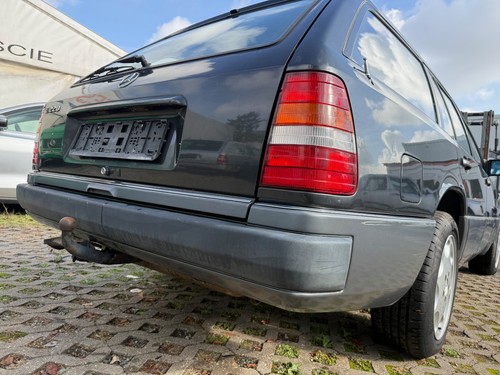 Mercedes w124 model - mercedes,